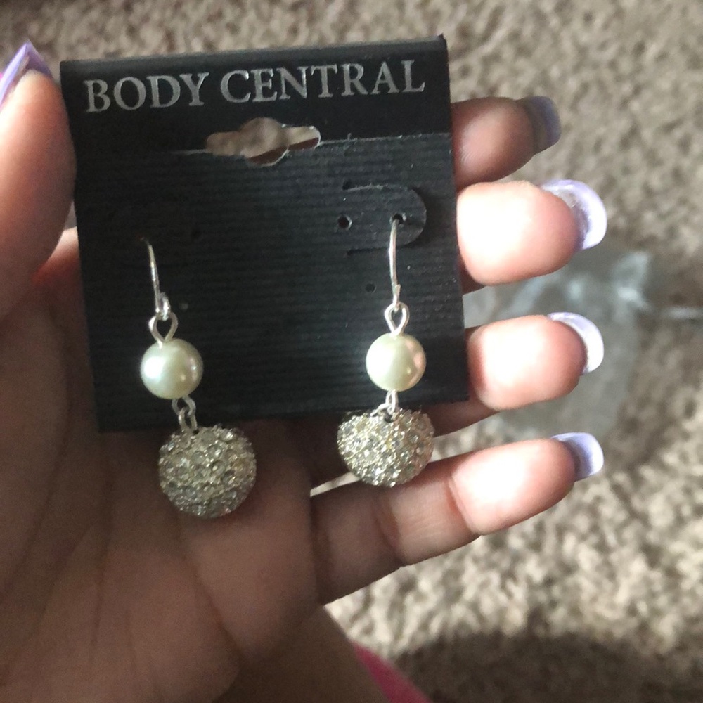 Pearl drop hanging earrings